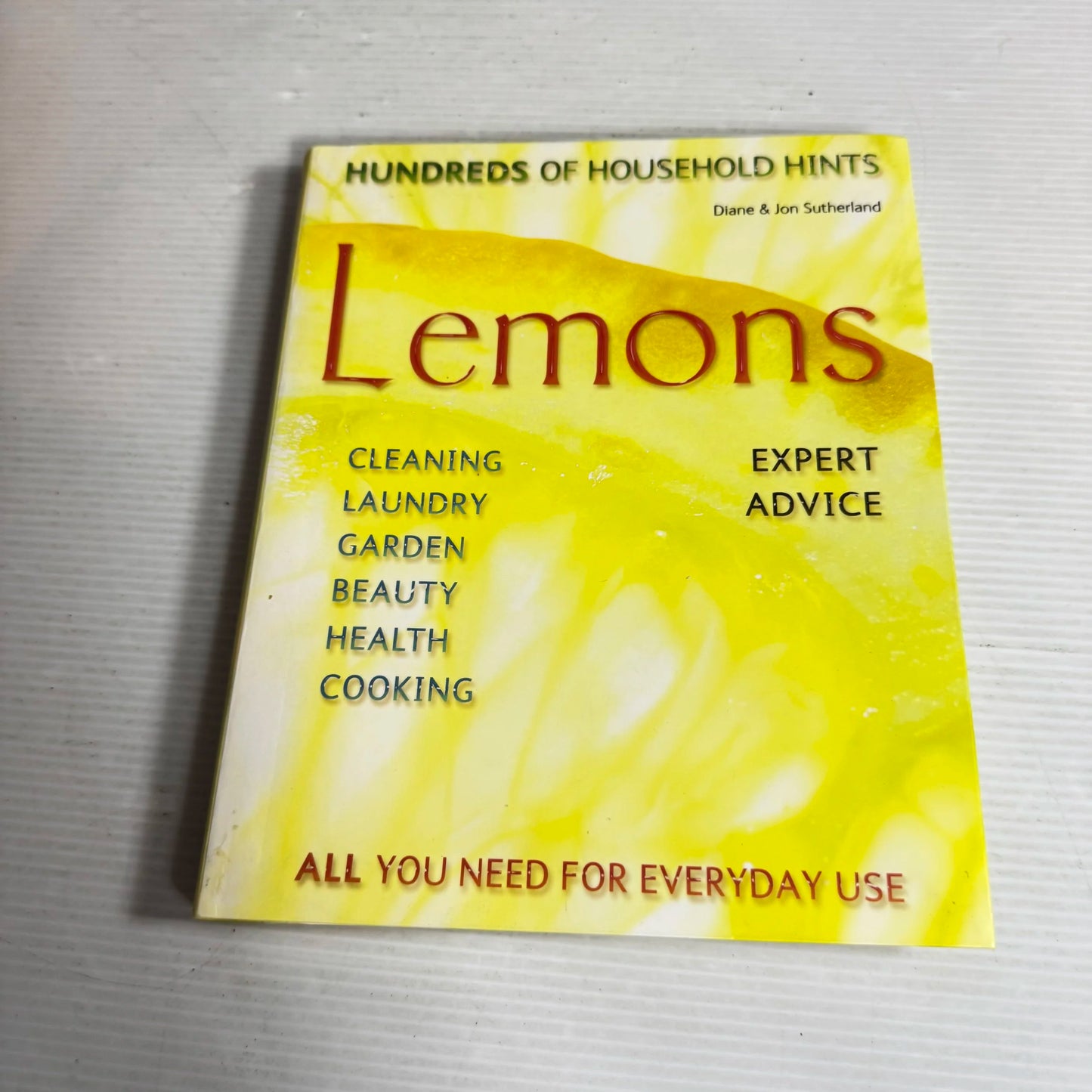 Lemons: Hundreds Of Household Hints - Diane & Jon Sutherland