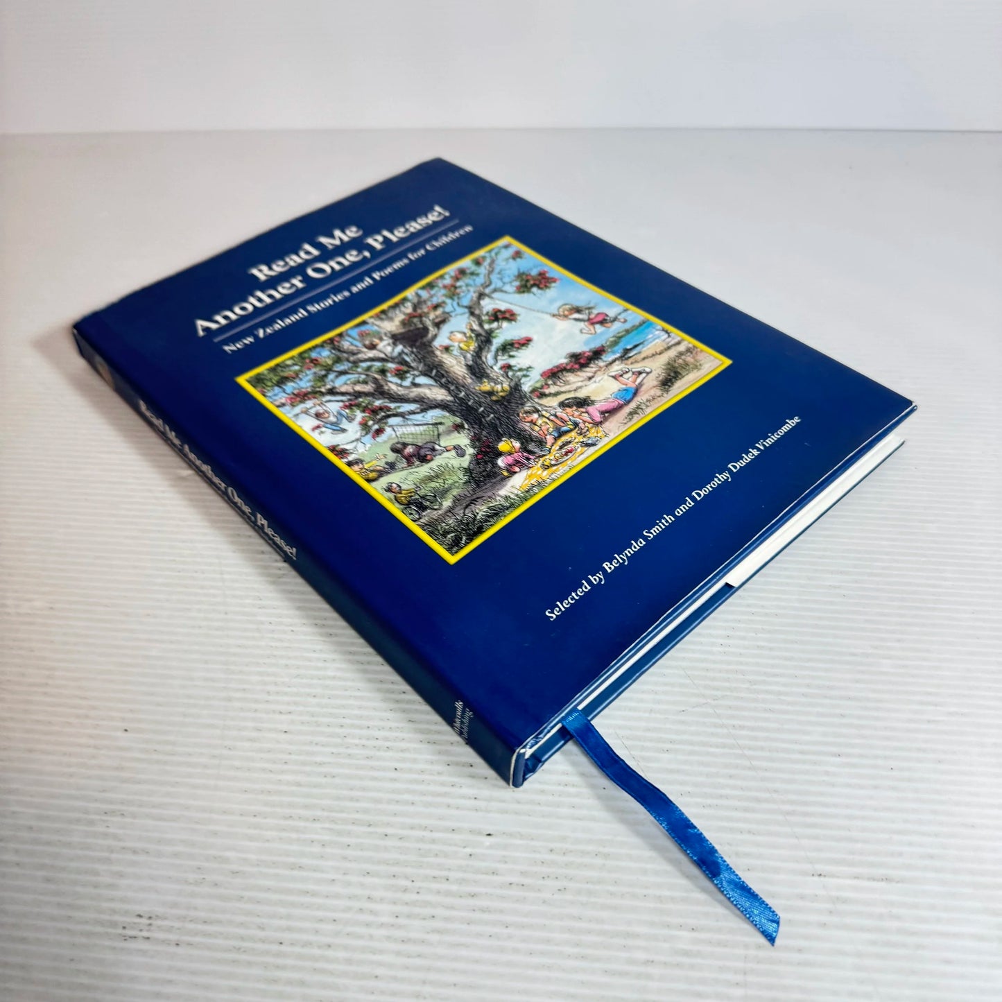Read Me Another One, Please!: New Zealand Stories And Poems For Children