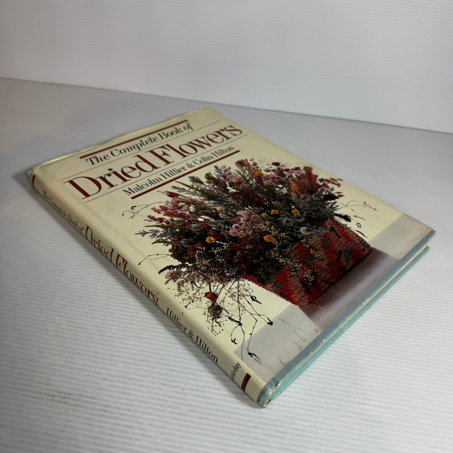 The Complete Book of Dried Flowers - Malcolm Hillier & Colin Hilton (Vintage 1986)