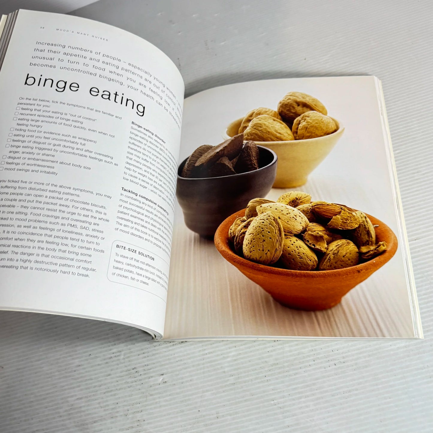 The Kitchen Shrink : Foods and recipes for a healthy mind - Natalie Savona