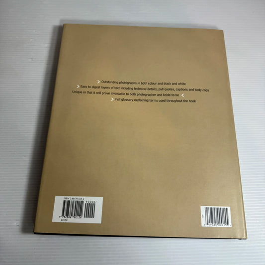 Capture The Moment : A Bride's and Photographer's Guide to Contemporary Weddings - Stephen Swan