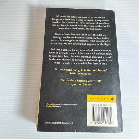 Bare Bones - Kathy Reichs