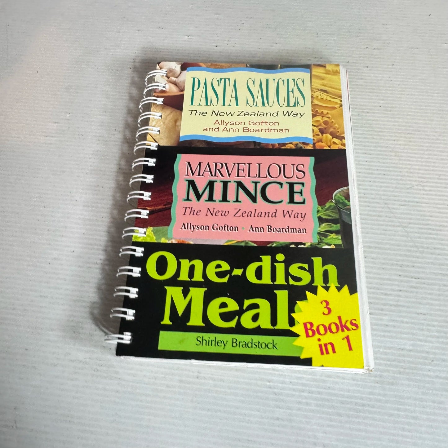 Pasta Sauces / Marvellous Mince / One-Dish Meal - 3 Books in One : The New Zealand Way