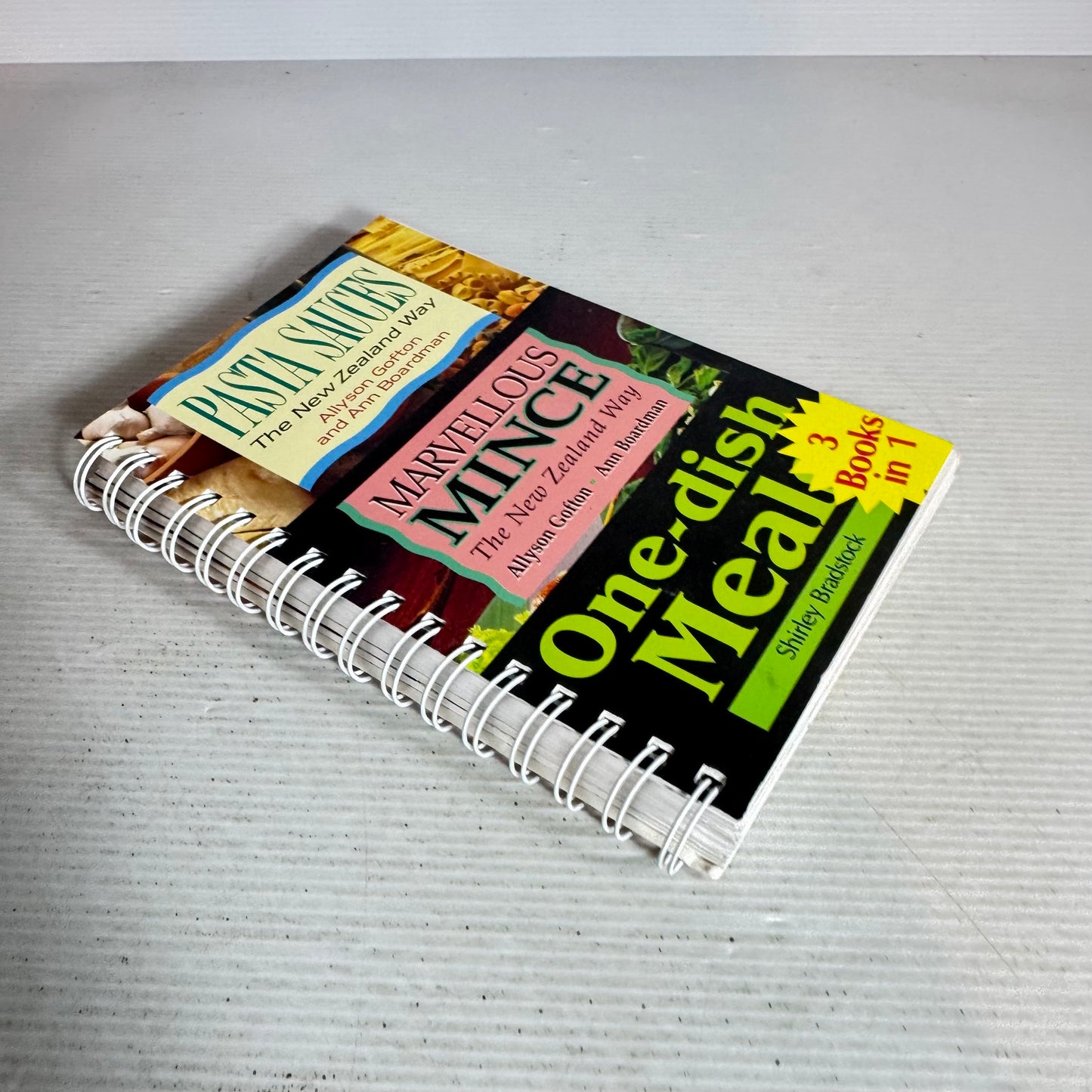 Pasta Sauces / Marvellous Mince / One-Dish Meal - 3 Books in One : The New Zealand Way