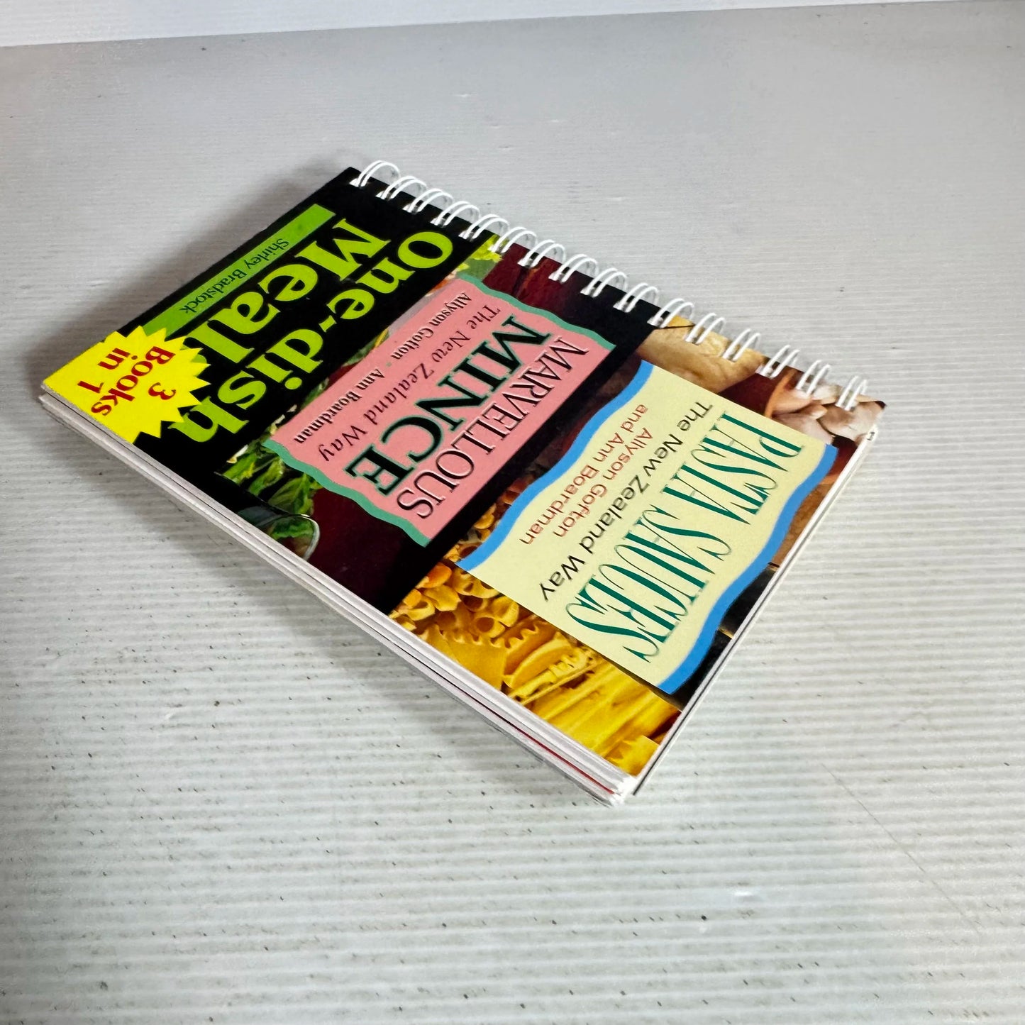 Pasta Sauces / Marvellous Mince / One-Dish Meal - 3 Books in One : The New Zealand Way