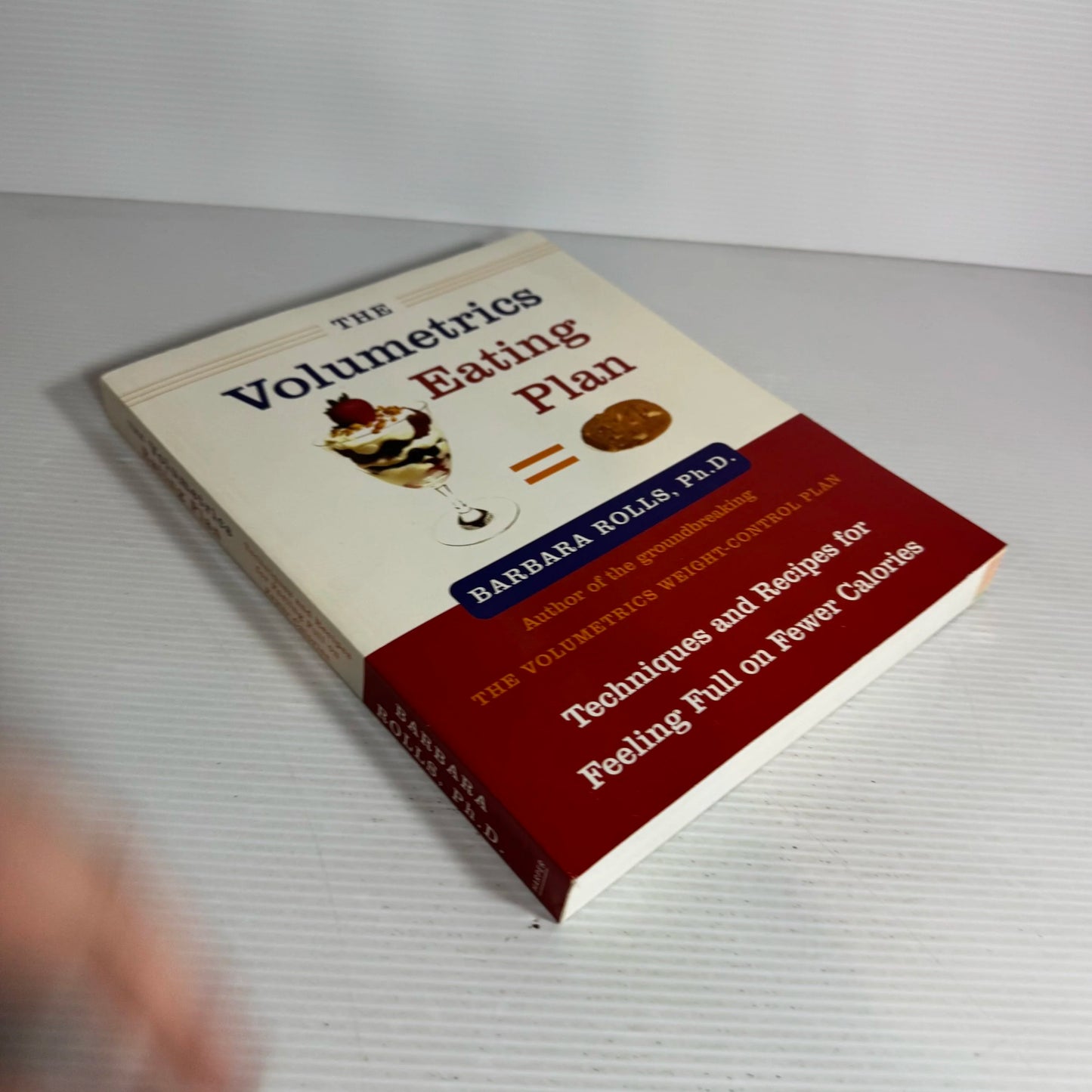 The Volumetrics Eating Plan : Techniques and Recipes for Feeling Full on Fewer Calories - Barbara Rolls, Ph.D.