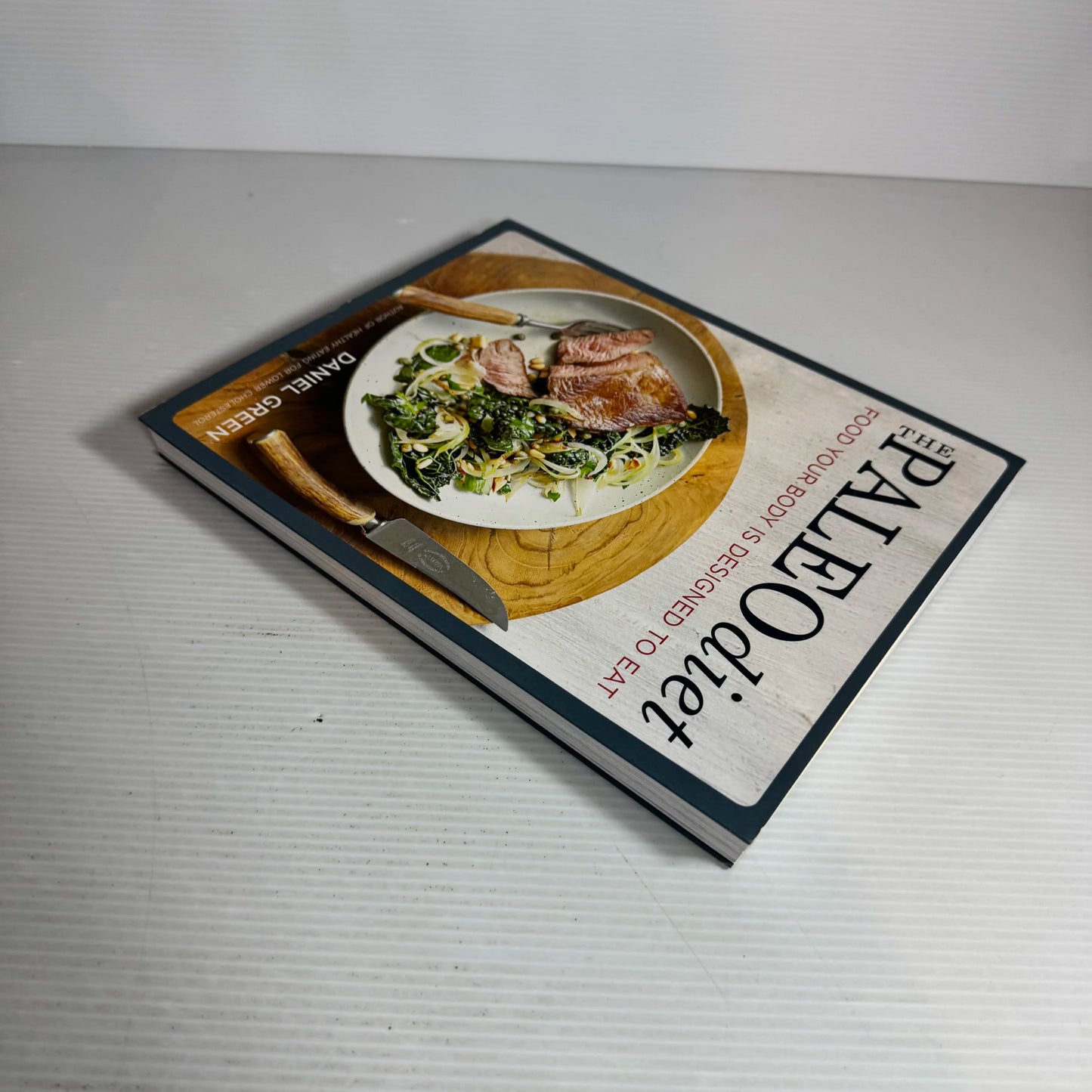 The Paleo Diet : Food Your Body is Designed to Eat - Daniel Green