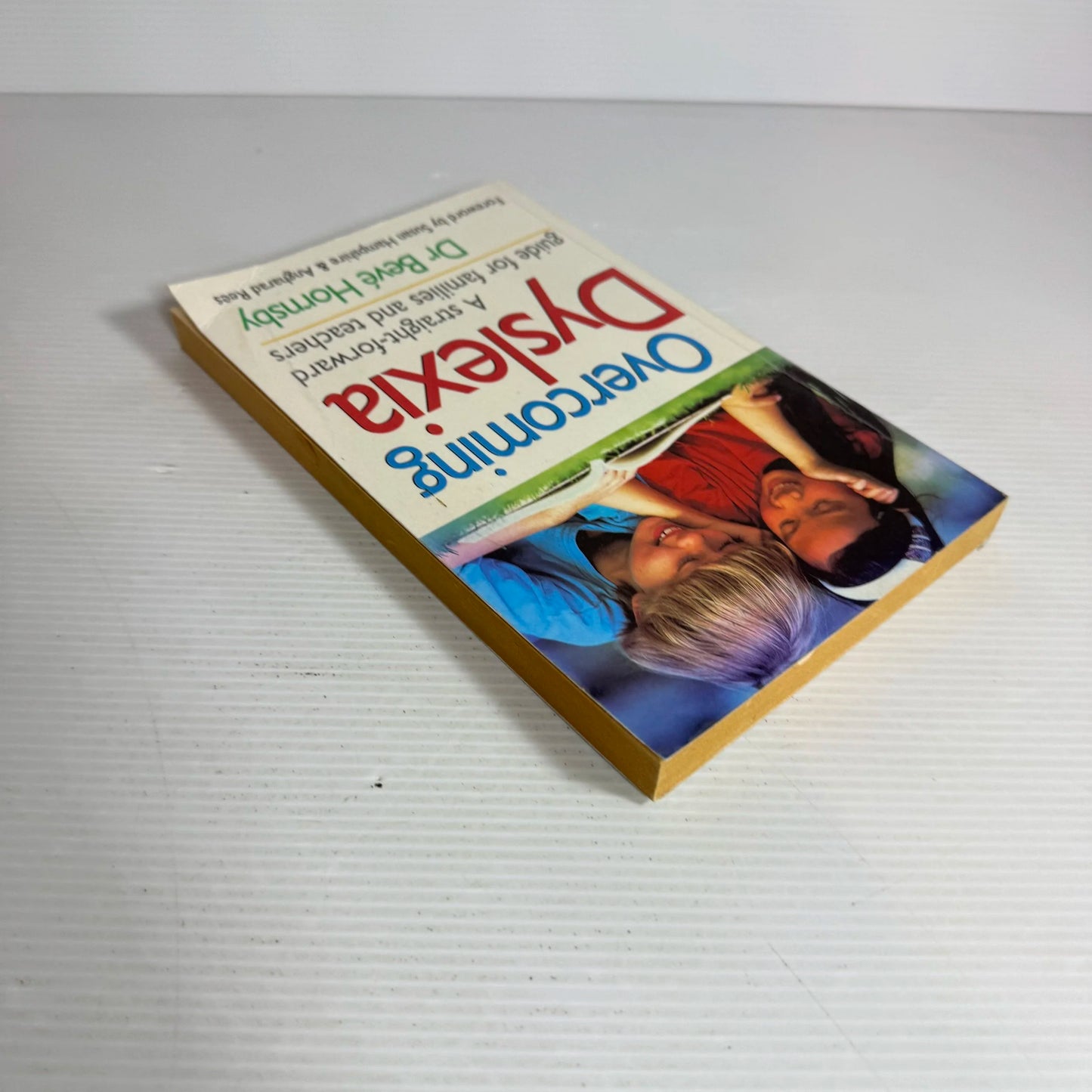 Overcoming Dyslexia : A Straight-Forward Guide for Families and Teachers - Dr Beve Hornsby