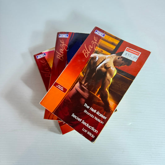 Mills & Boon Blaze Book Bundle x 3 Books 6 x Stories (2396)