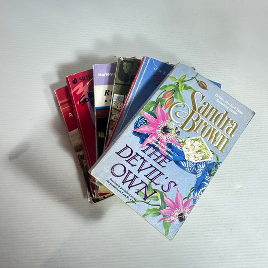 Harlequin and Mills & Boon Mixed Themed Vintage Book Bundle X 6 Books (2392)