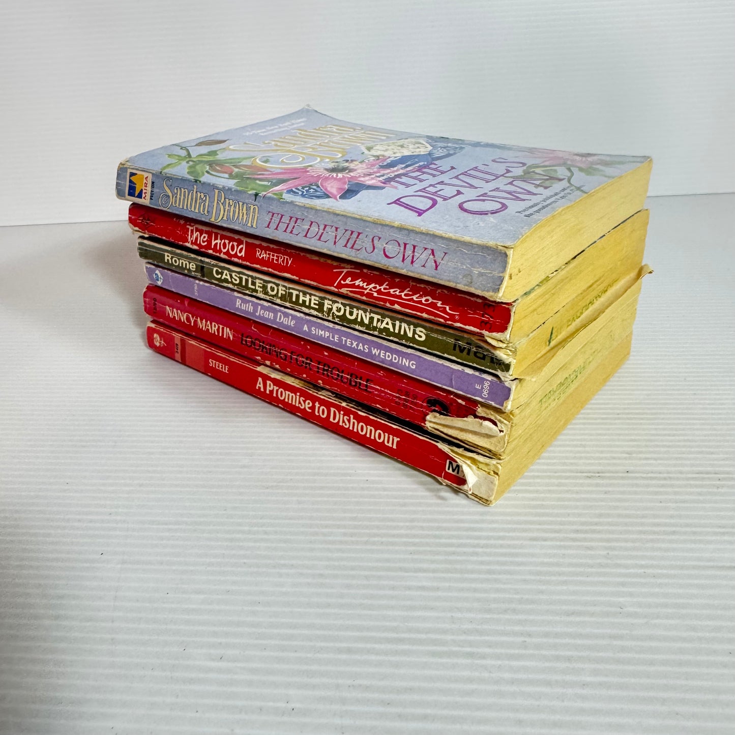 Harlequin and Mills & Boon Mixed Themed Vintage Book Bundle X 6 Books (2392)