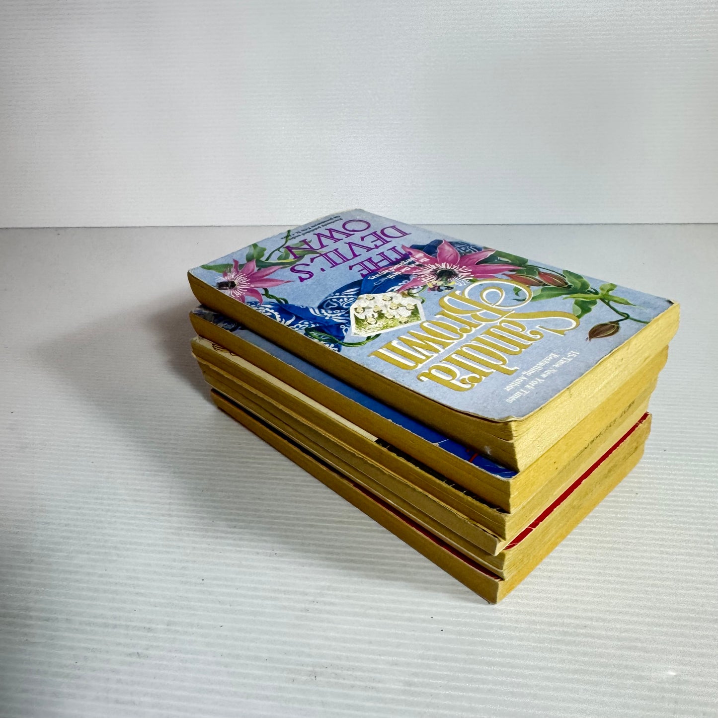 Harlequin and Mills & Boon Mixed Themed Vintage Book Bundle X 6 Books (2392)