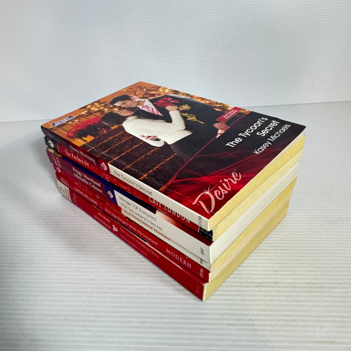 Mills & Boon Sexy & Desire Book Bundle x 6 Books 8 x Stories (2389)