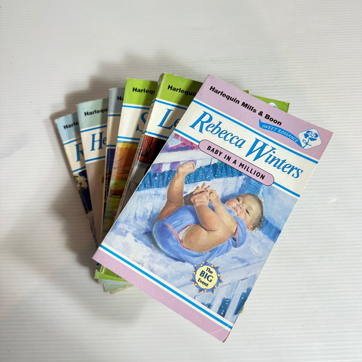 Mills & Boon Vintage Book Bundle x 6 Books (2376)