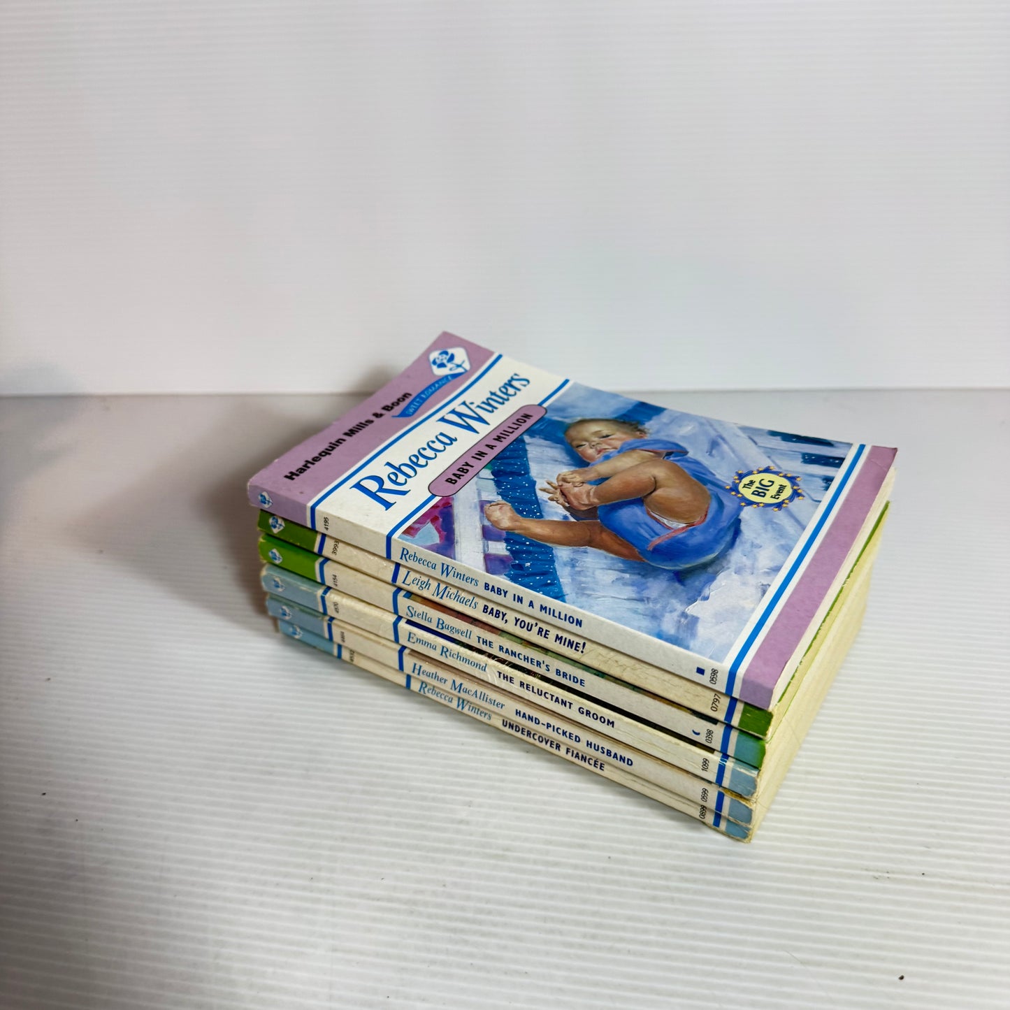 Mills & Boon Vintage Book Bundle x 6 Books (2376)
