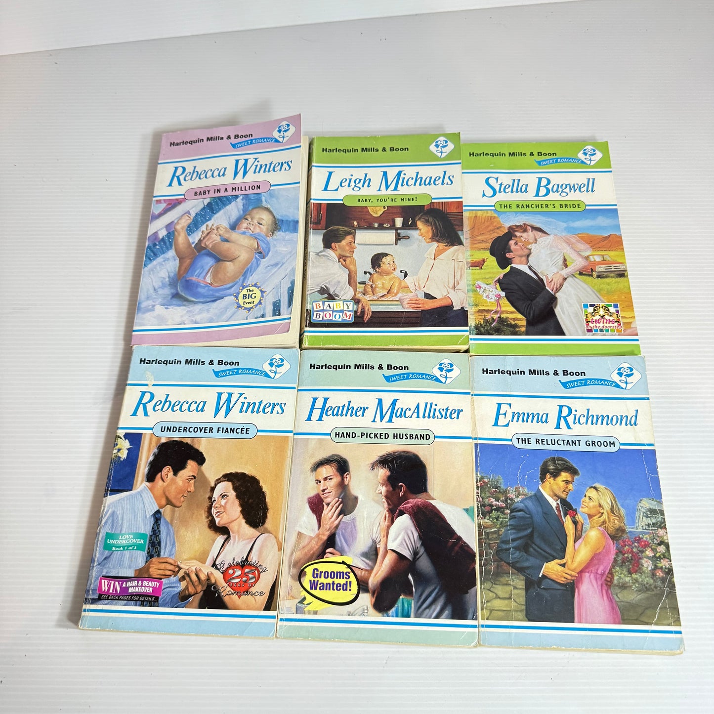 Mills & Boon Vintage Book Bundle x 6 Books (2376)