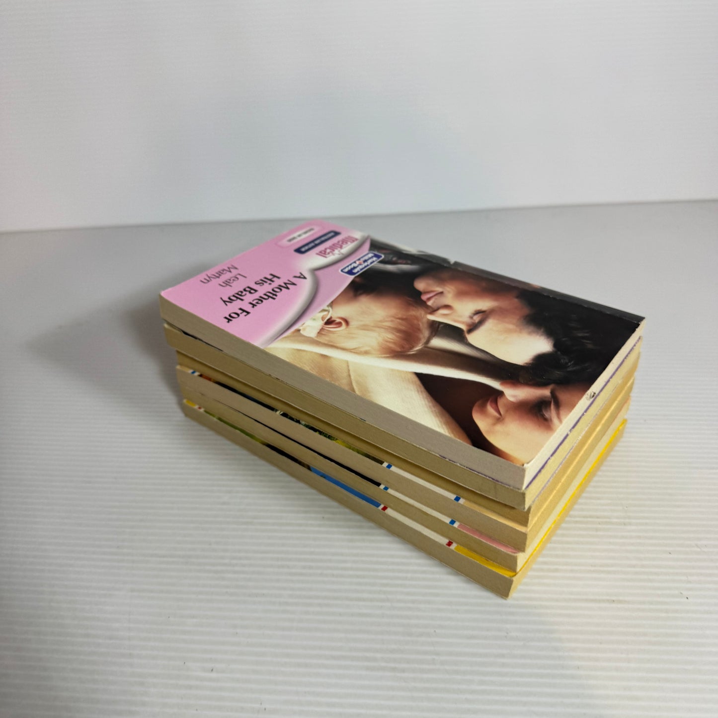 Mills & Boon Vintage Book Bundle x 6 Books (2374)