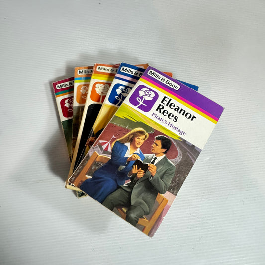 Mills & Boon Vintage Mixed Themed Book Bundle x 5 Books (2423)