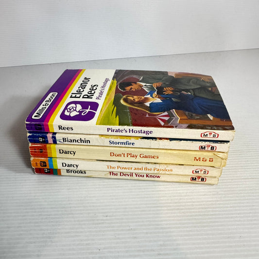 Mills & Boon Vintage Mixed Themed Book Bundle x 5 Books (2423)