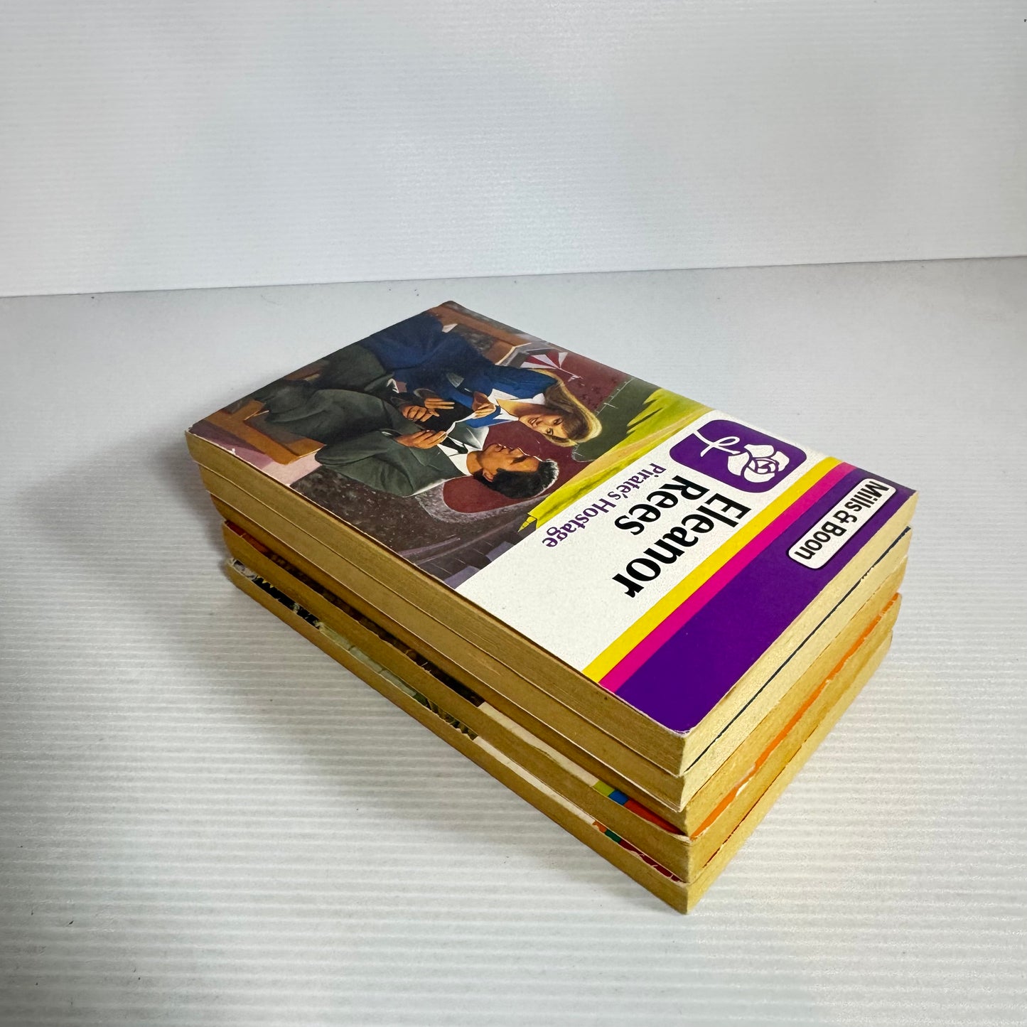 Mills & Boon Vintage Mixed Themed Book Bundle x 5 Books (2423)
