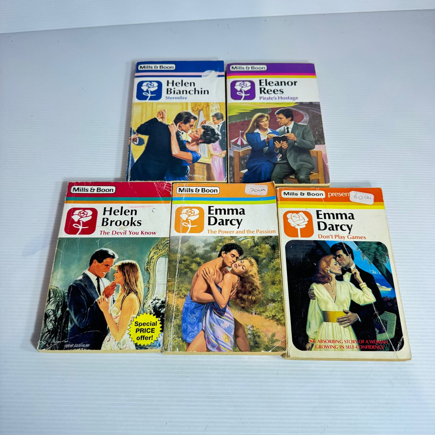 Mills & Boon Vintage Mixed Themed Book Bundle x 5 Books (2423)
