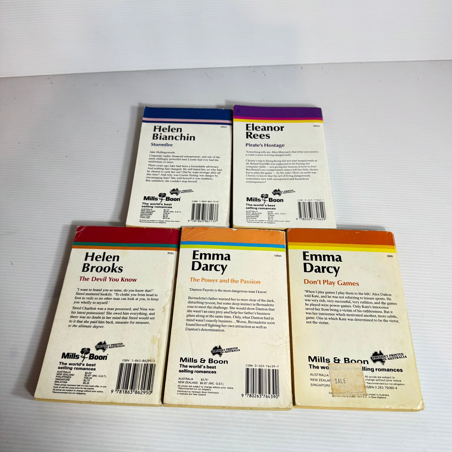 Mills & Boon Vintage Mixed Themed Book Bundle x 5 Books (2423)