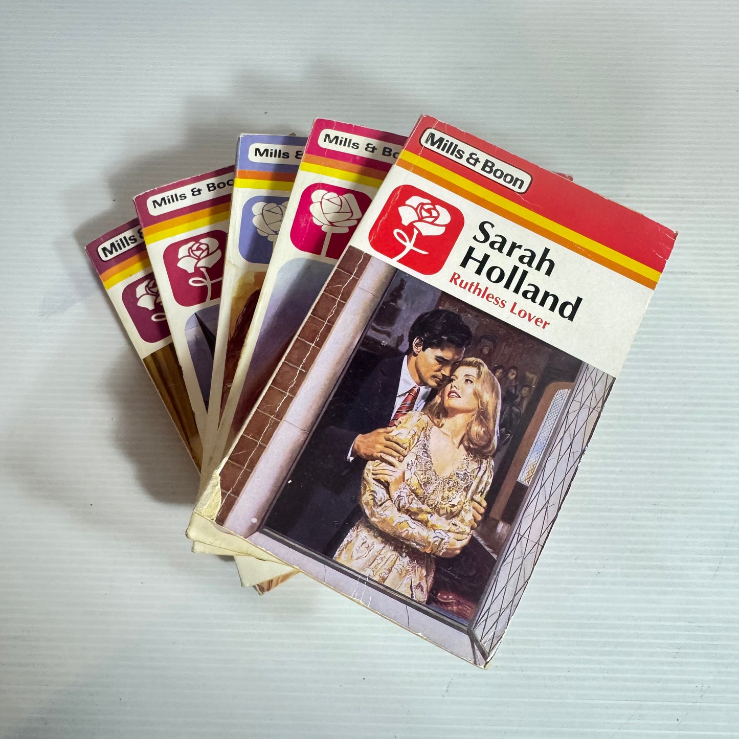 Mills & Boon Vintage Book Bundle x 5 Books (2422)