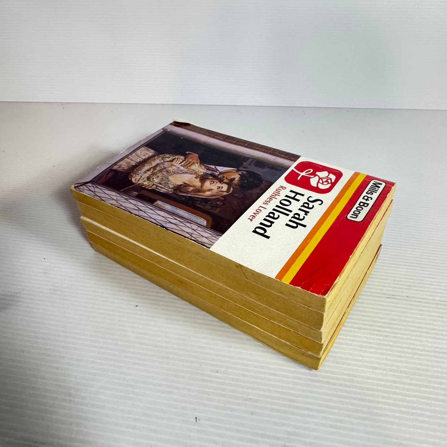 Mills & Boon Vintage Book Bundle x 5 Books (2422)