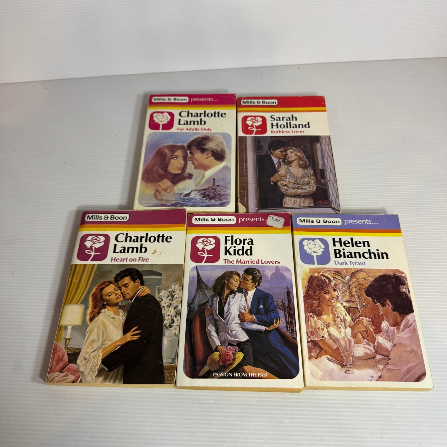 Mills & Boon Vintage Book Bundle x 5 Books (2422)