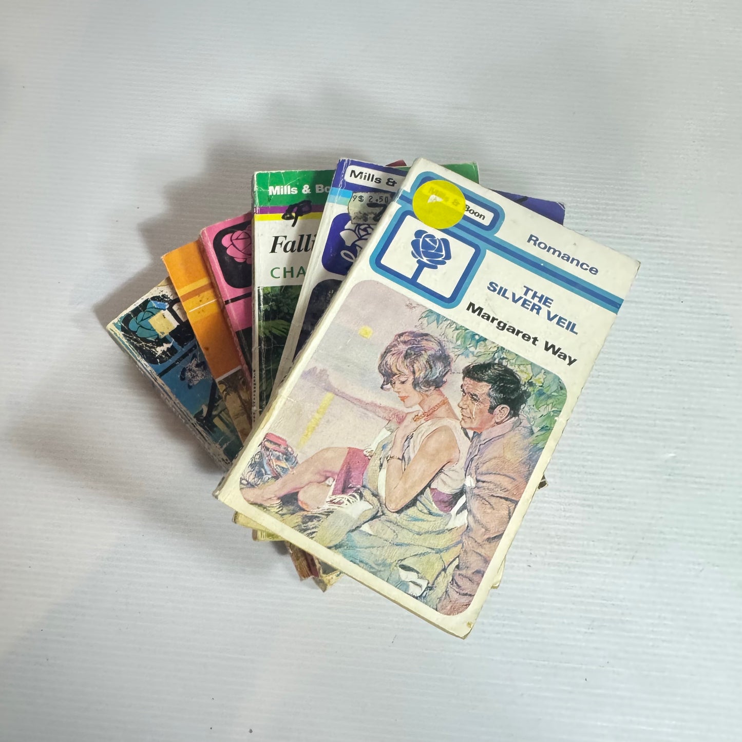 Mills & Boon Vintage Mixed Themed Book Bundle x 6 Books (2424)