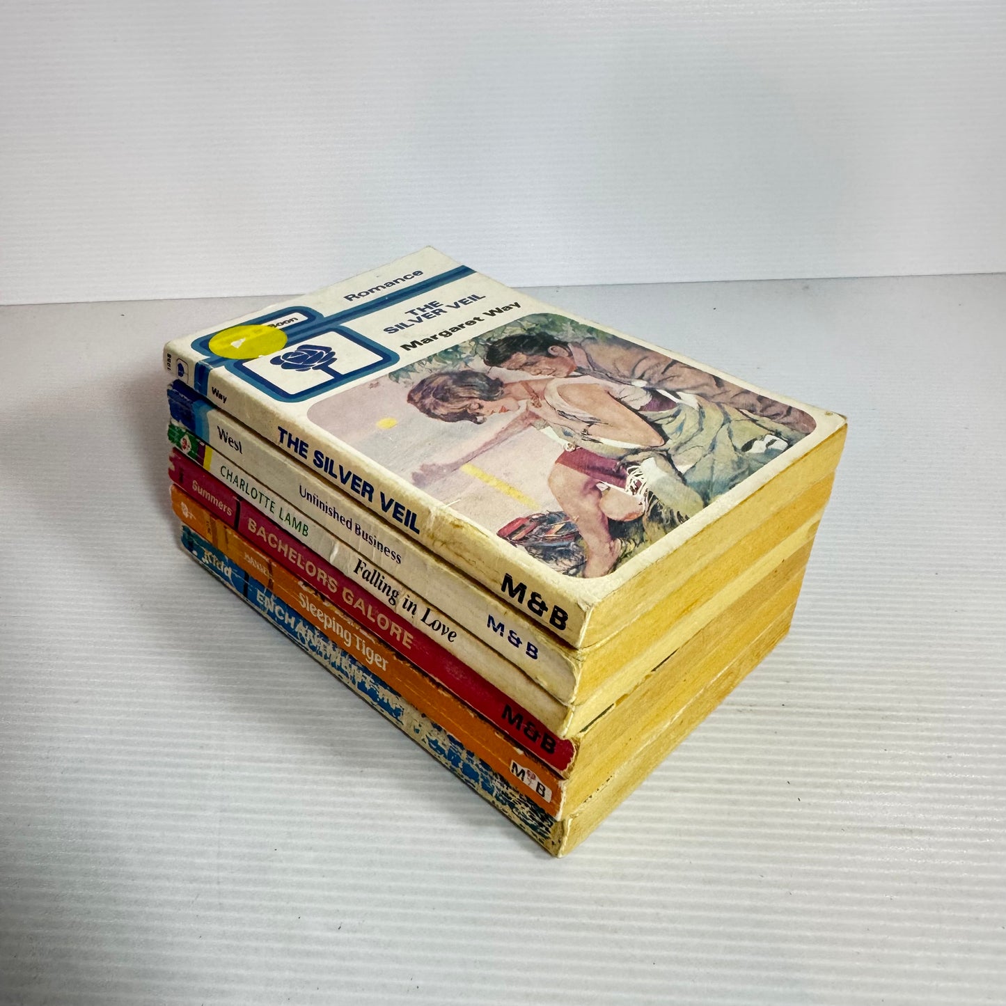 Mills & Boon Vintage Mixed Themed Book Bundle x 6 Books (2424)