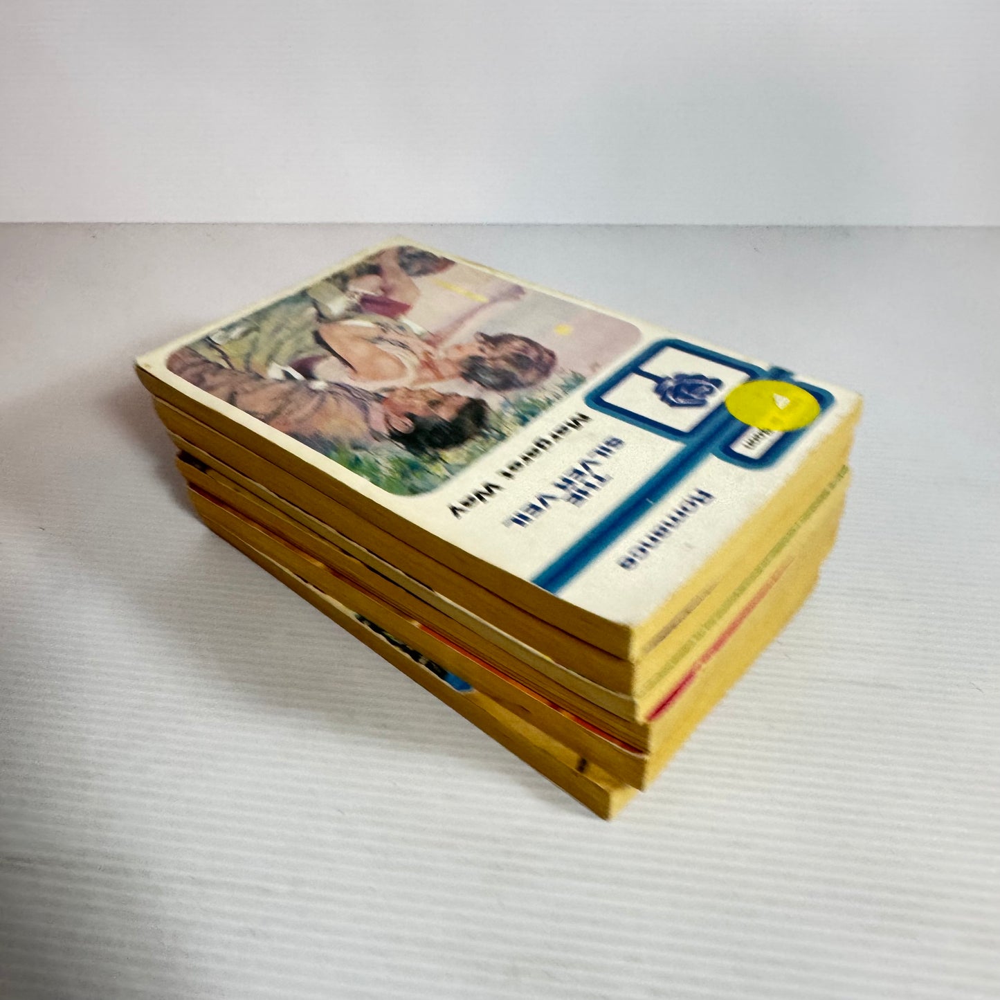 Mills & Boon Vintage Mixed Themed Book Bundle x 6 Books (2424)