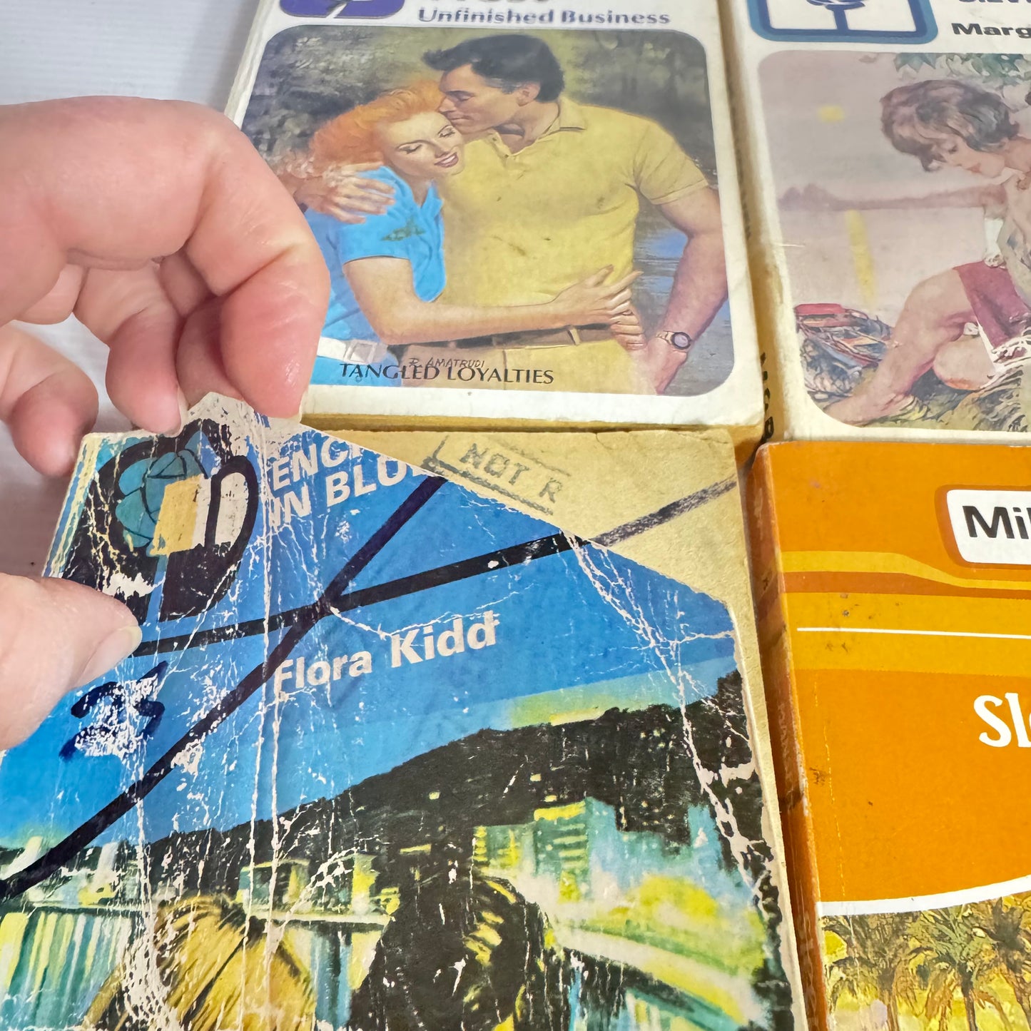 Mills & Boon Vintage Mixed Themed Book Bundle x 6 Books (2424)