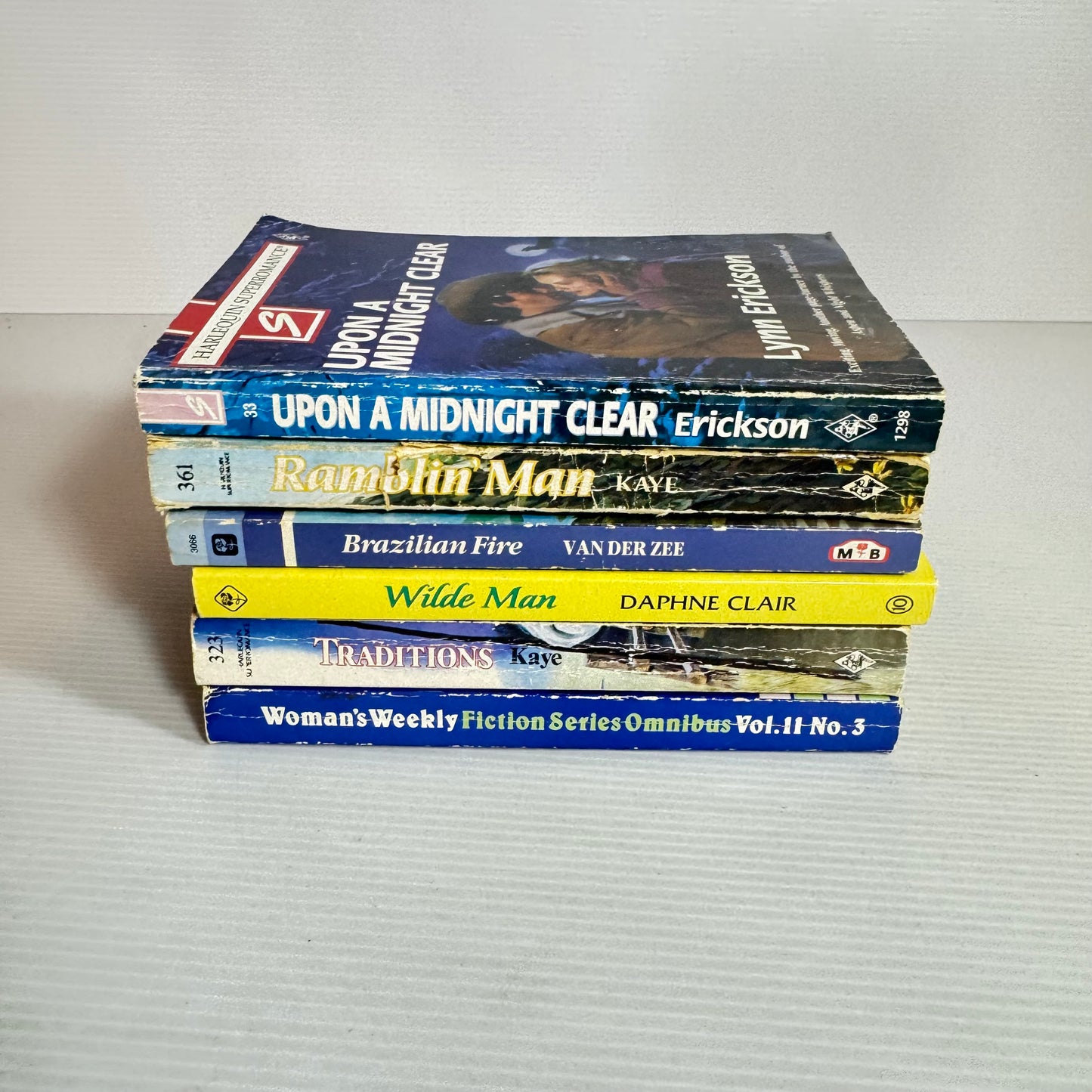 Harlequin and Mills & Boon Vintage Mixed Theme Book Bundle x 6 Books(2412)