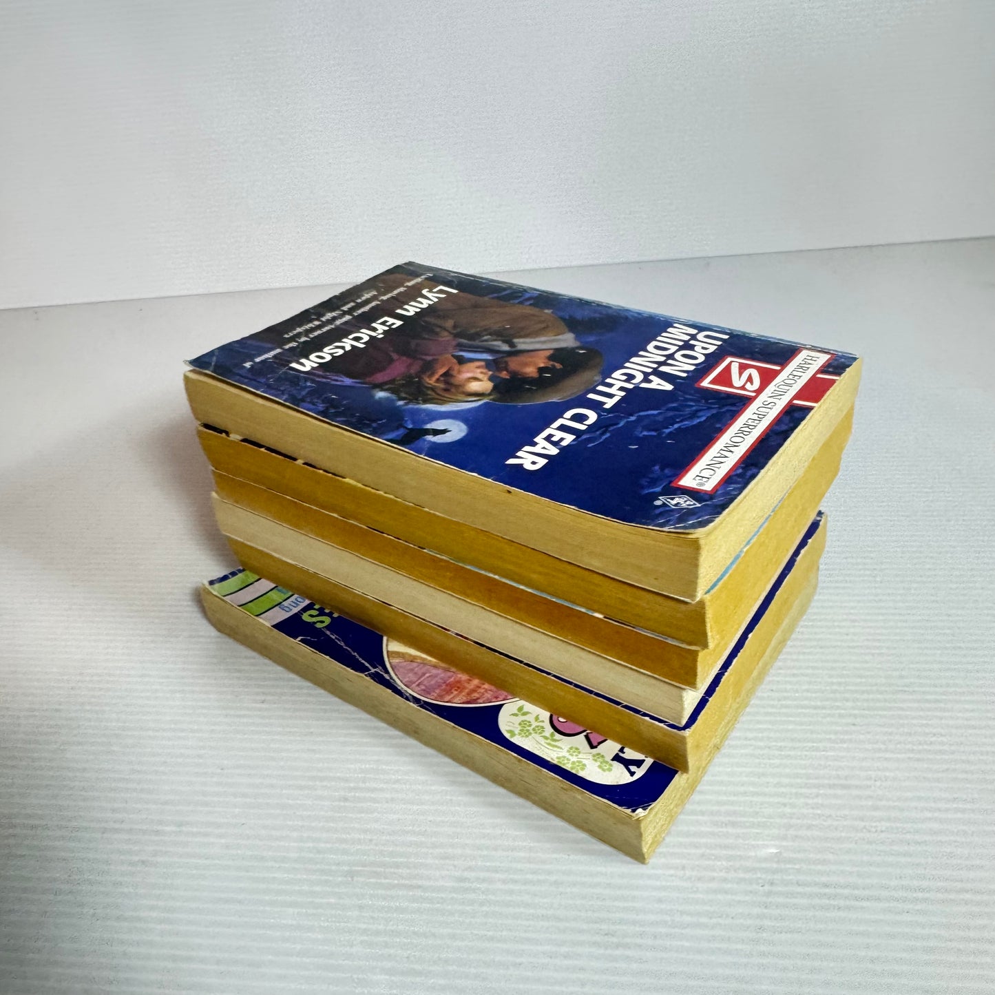 Harlequin and Mills & Boon Vintage Mixed Theme Book Bundle x 6 Books(2412)